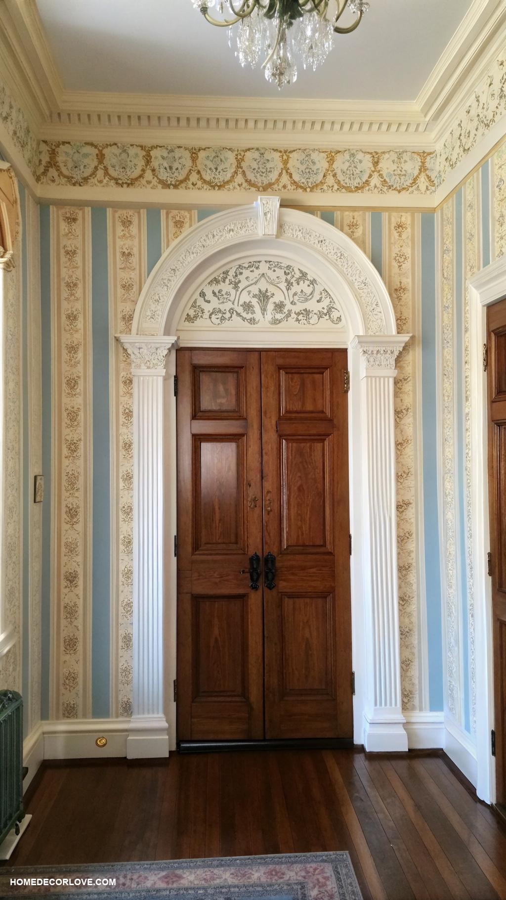 entryway wallpaper ideas Charming striped designs for a classic look